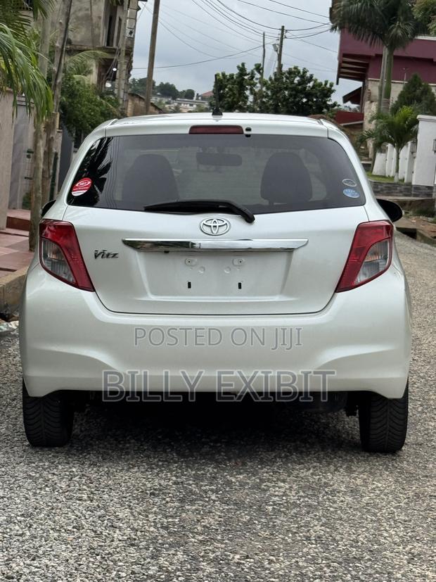 Toyota Vitz 1.5 FWD 5dr 2012 White