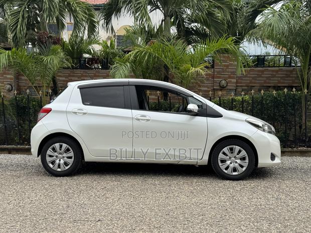 Toyota Vitz 1.5 FWD 5dr 2012 White