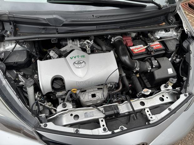 Toyota Vitz 1.3 AWD 5dr 2014 Silver