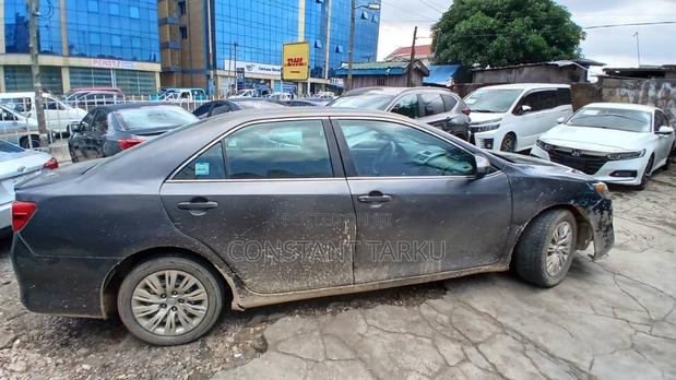 Toyota Camry SE 4dr Sedan (2.5L 4cyl 6A) 2014 Gray