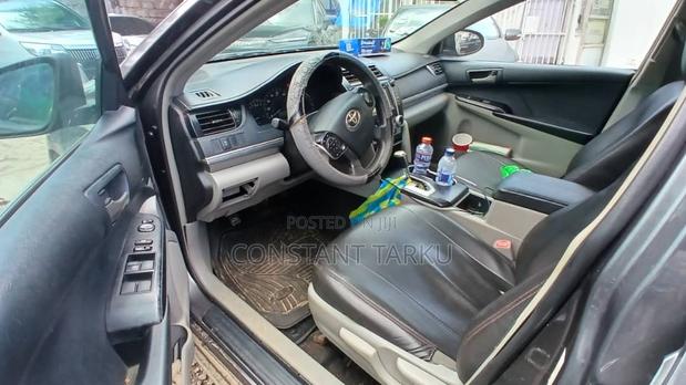 Toyota Camry SE 4dr Sedan (2.5L 4cyl 6A) 2014 Gray