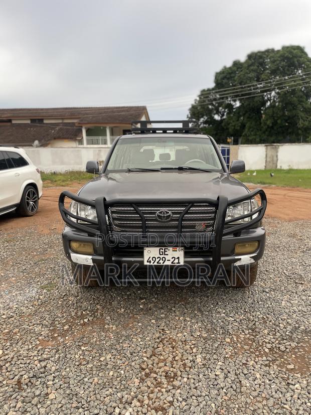 Toyota Land Cruiser 2004 Gray