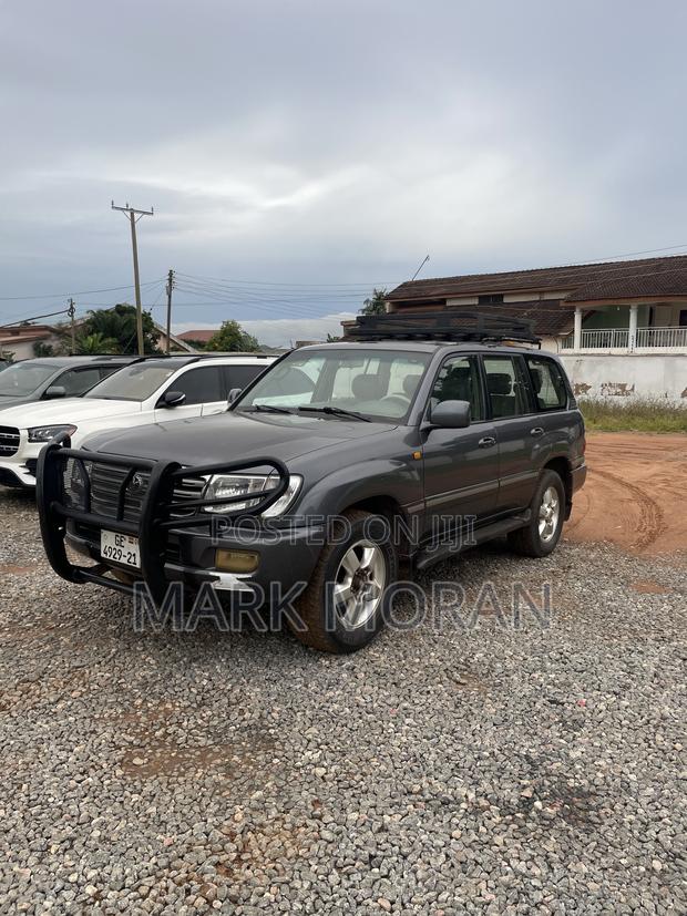 Toyota Land Cruiser 2004 Gray