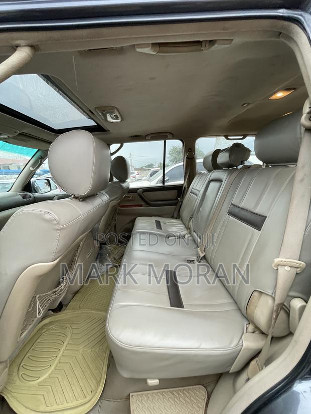 Toyota Land Cruiser 2004 Gray