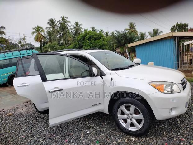 Toyota RAV4 2008 White