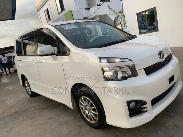 Toyota Voxy 2012 White