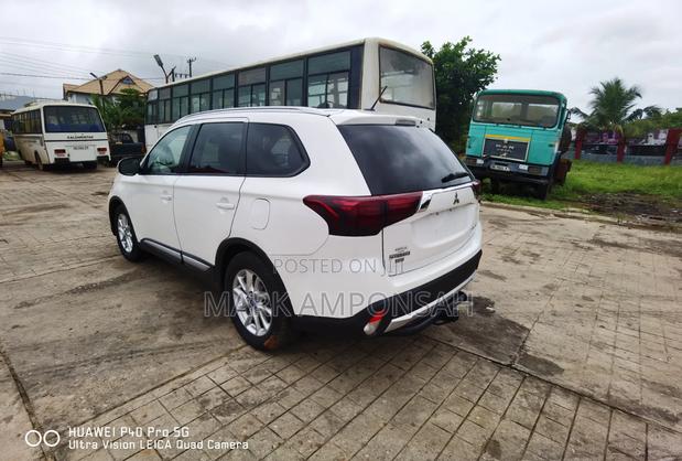 Mitsubishi Outlander 2016 White
