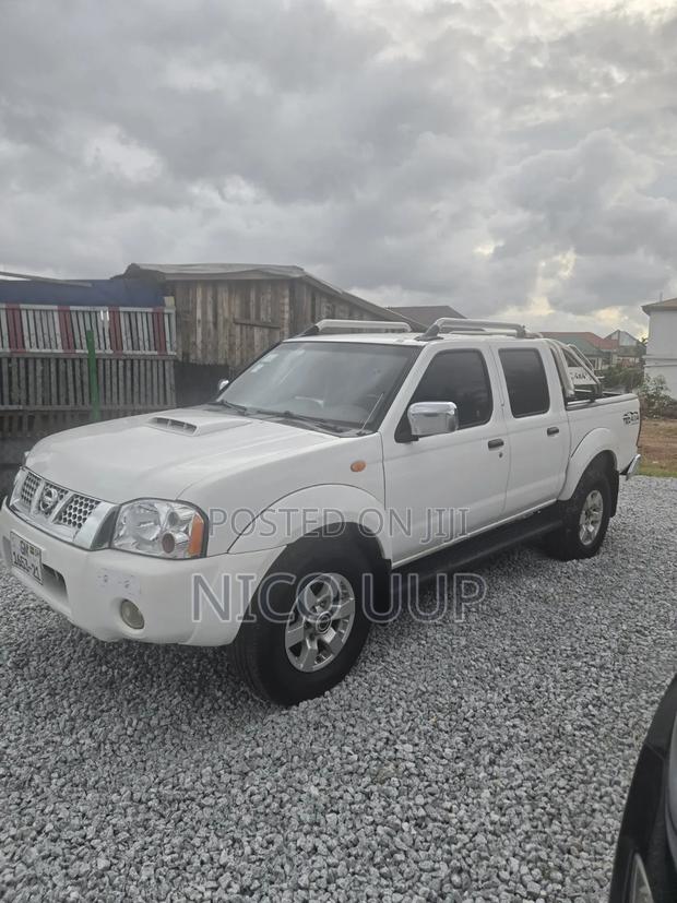Nissan Hardbody 2021 White