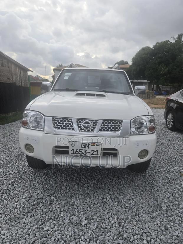 Nissan Hardbody 2021 White