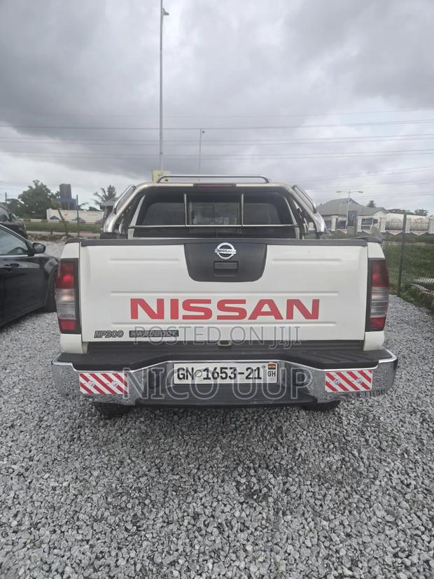 Nissan Hardbody 2021 White