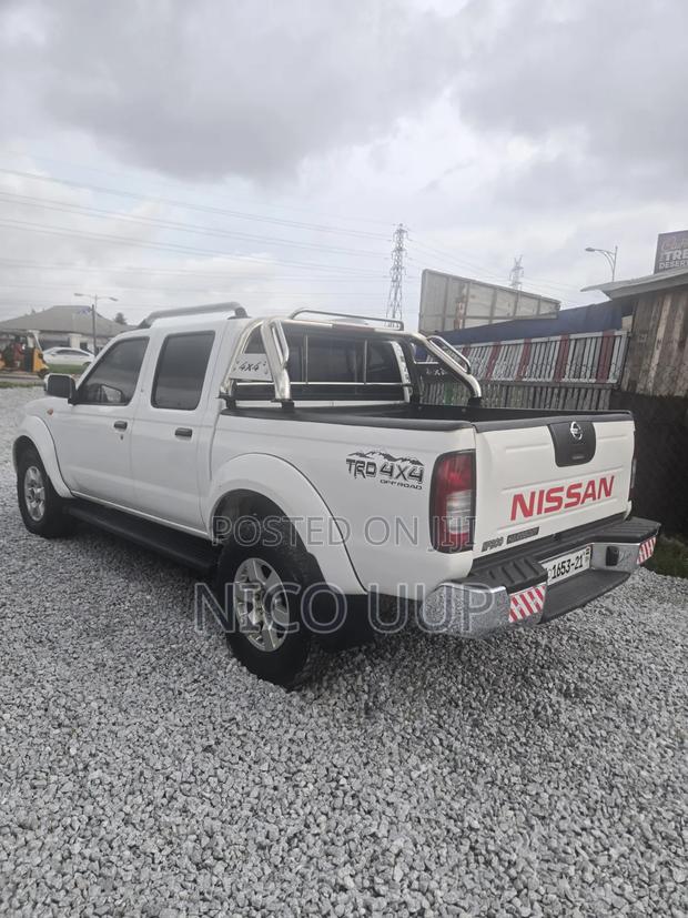 Nissan Hardbody 2021 White