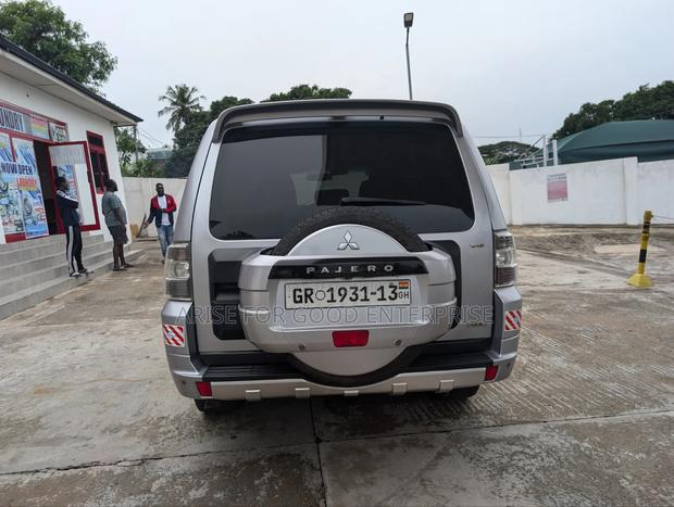 Mitsubishi Pajero 3.8 V6 GLS/GLX 2012 Silver