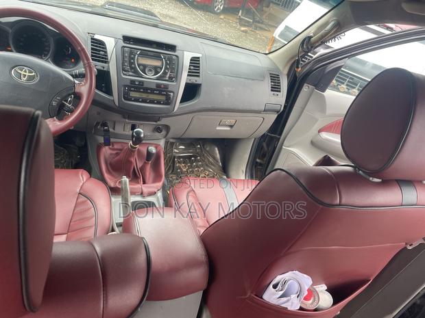 Toyota Hilux 2013 Black