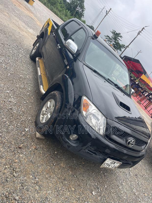 Toyota Hilux 2013 Black