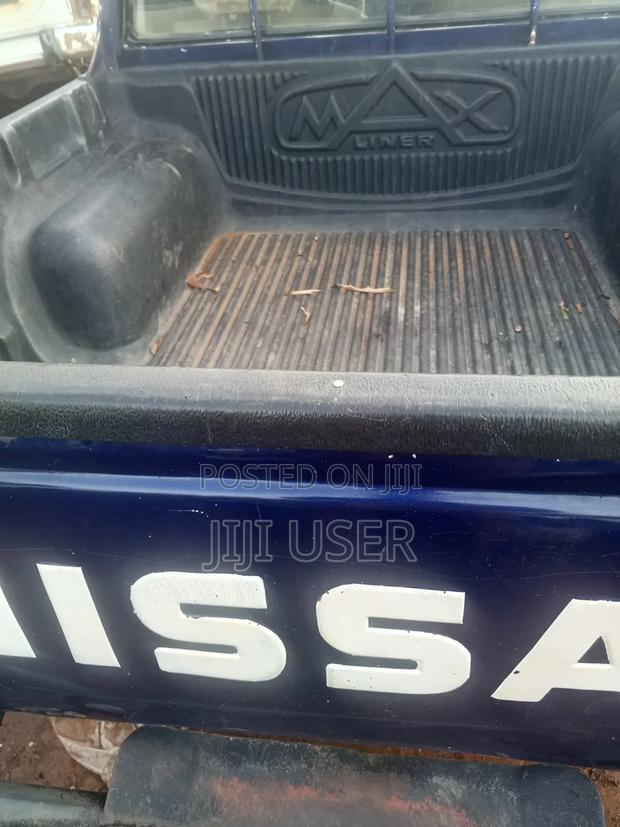 Nissan Hardbody 1998 Blue