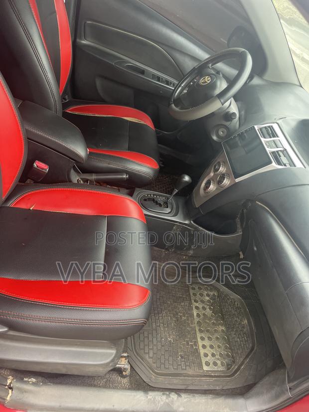 Toyota Yaris Base Sedan 4dr 2010 Red
