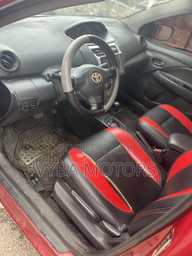 Toyota Yaris Base Sedan 4dr 2010 Red