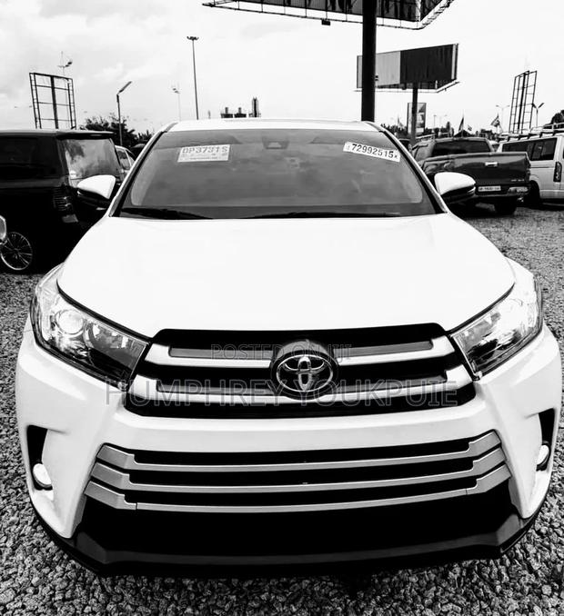 Toyota Highlander LE 2019 White