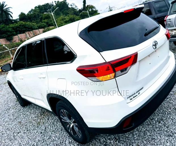 Toyota Highlander LE 2019 White