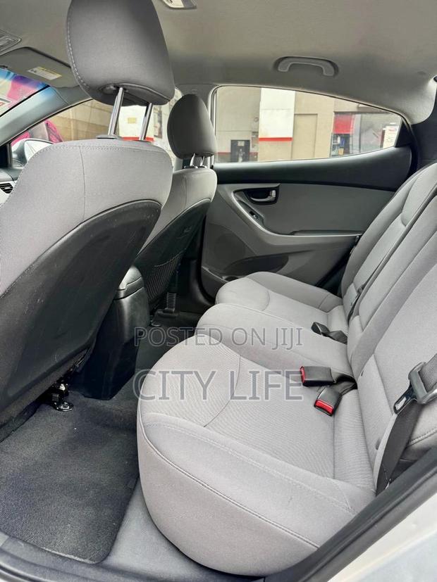 Hyundai Elantra SE 4dr Sedan (1.8L 4cyl 6M) 2014 Silver