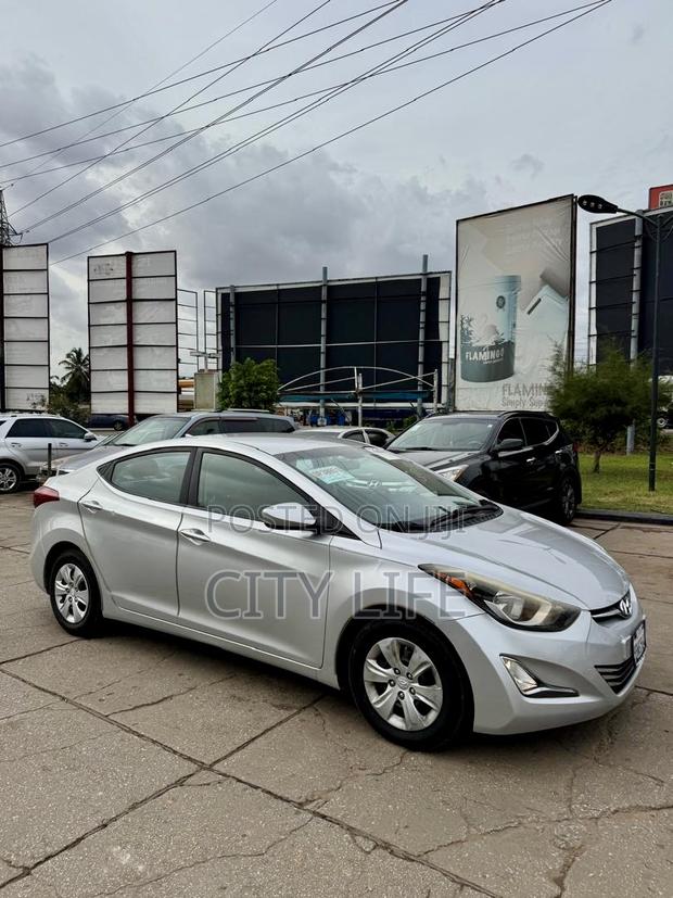 Hyundai Elantra SE 4dr Sedan (1.8L 4cyl 6M) 2014 Silver