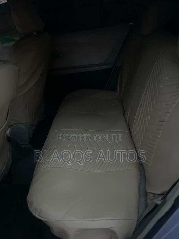 Toyota Vitz 2010 Silver