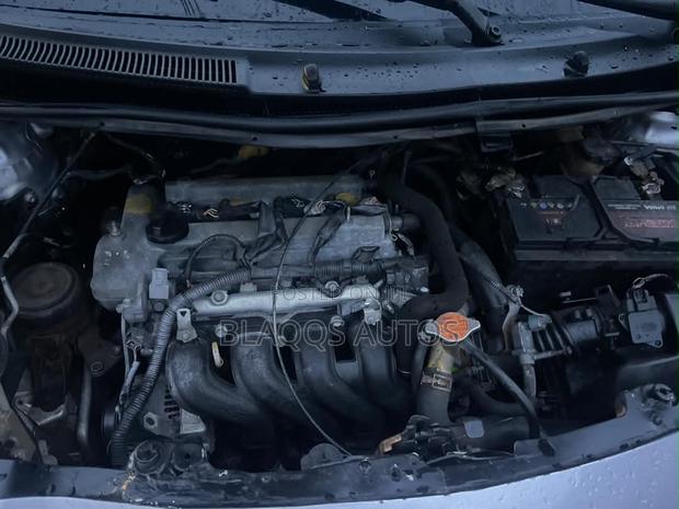 Toyota Vitz 2010 Silver
