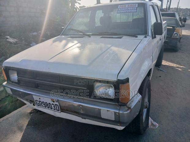 Nissan Hardbody 1989 White