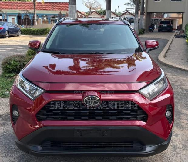 Toyota RAV4 XLE 2022 Burgundy