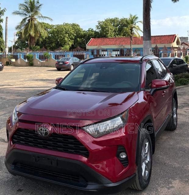 Toyota RAV4 XLE 2022 Burgundy