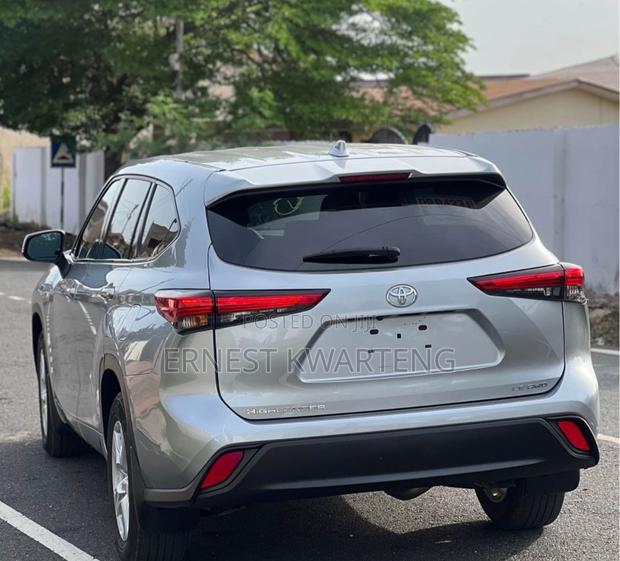 Toyota Highlander XLE 2021 Gray