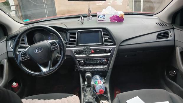 Hyundai Sonata SE 2018 Red