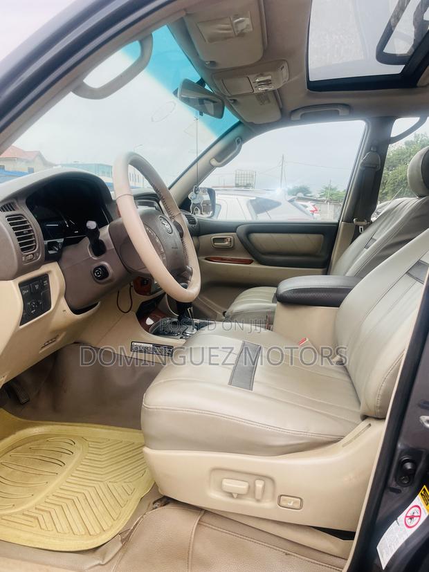 Toyota Land Cruiser 2004 Gray