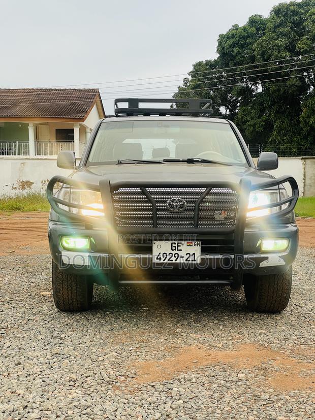 Toyota Land Cruiser 2004 Gray