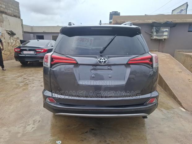 Toyota RAV4 Limited AWD (2.5L 4cyl 6A) 2017 Gray