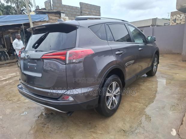 Toyota RAV4 Limited AWD (2.5L 4cyl 6A) 2017 Gray