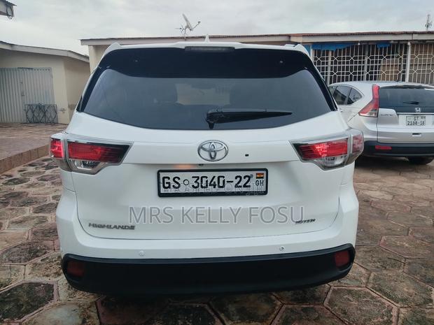 Toyota Highlander Limited 4dr SUV AWD (3.5L 6cyl 6A) 2015 White
