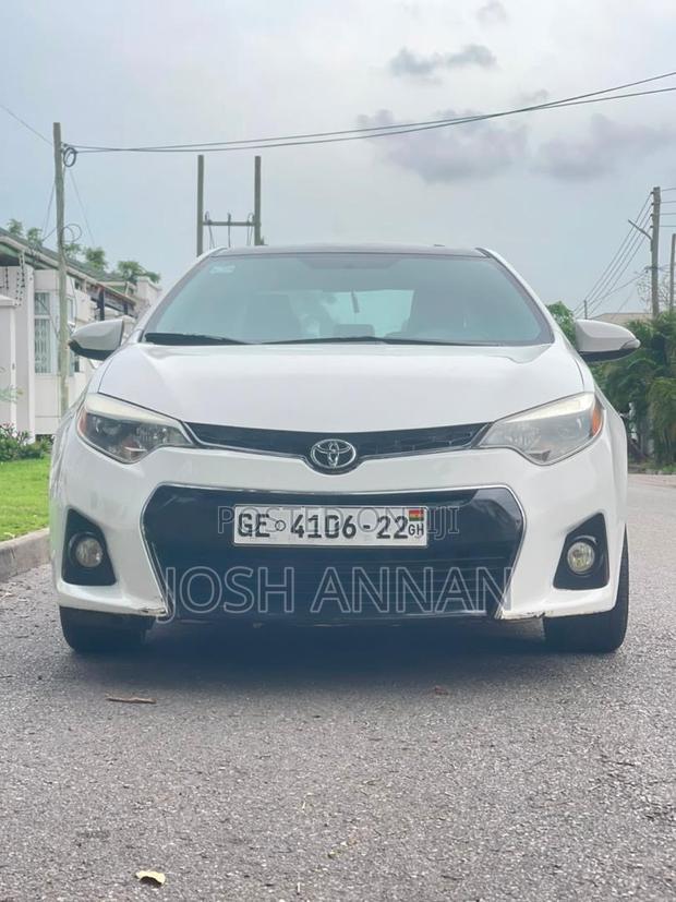 Toyota Corolla SE Special Edition 4dr Sedan (1.8L 4cyl CVT) 2017 White