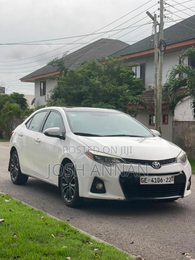 Toyota Corolla SE Special Edition 4dr Sedan (1.8L 4cyl CVT) 2017 White