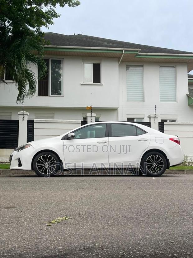 Toyota Corolla SE Special Edition 4dr Sedan (1.8L 4cyl CVT) 2017 White