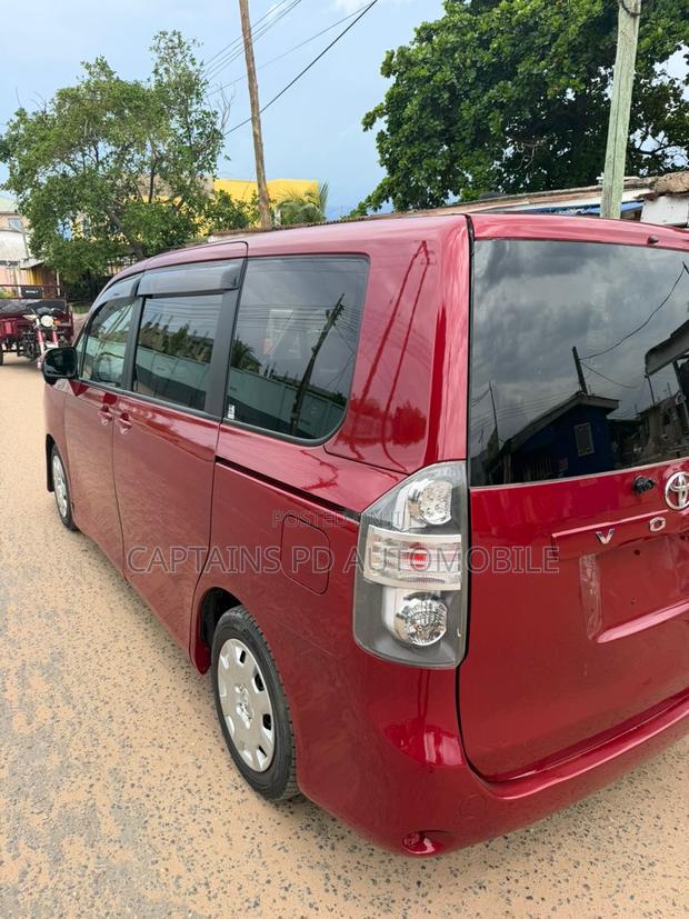 Toyota Voxy 2012 Gray