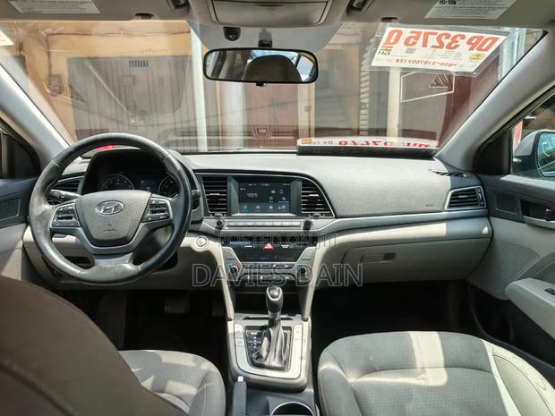 Hyundai Elantra Value Edition Sedan FWD (2.0L 4cyl 6A) 2017 Silver