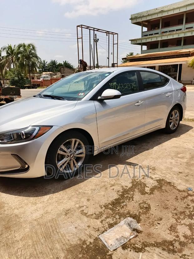 Hyundai Elantra Value Edition Sedan FWD (2.0L 4cyl 6A) 2017 Silver