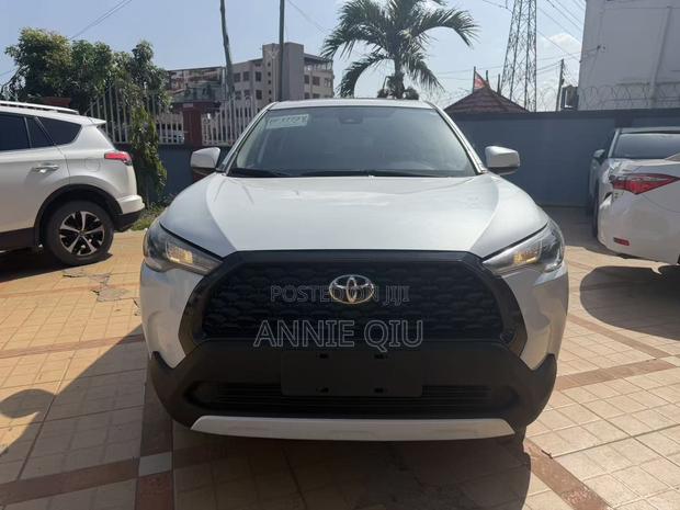Toyota Corolla Cross 2.0 Petrol AWD 2022 White