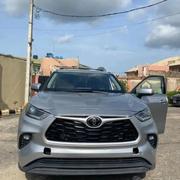 Toyota Highlander LE 2022 Silver for sale