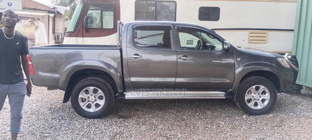 Toyota Hilux 3.0 D-4D 4x4 2013 Gray