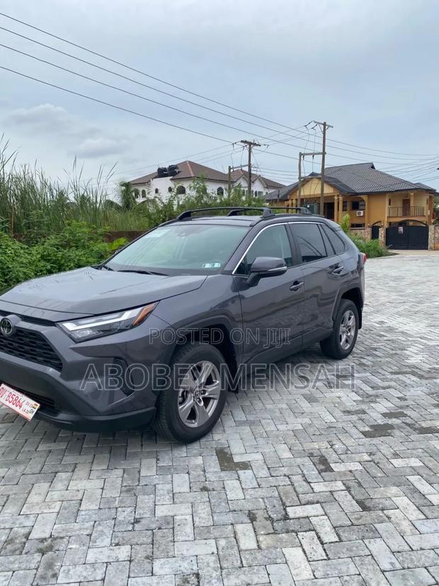 Toyota RAV4 XLE 2025 Gray