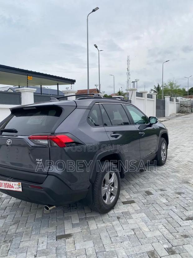 Toyota RAV4 XLE 2025 Gray