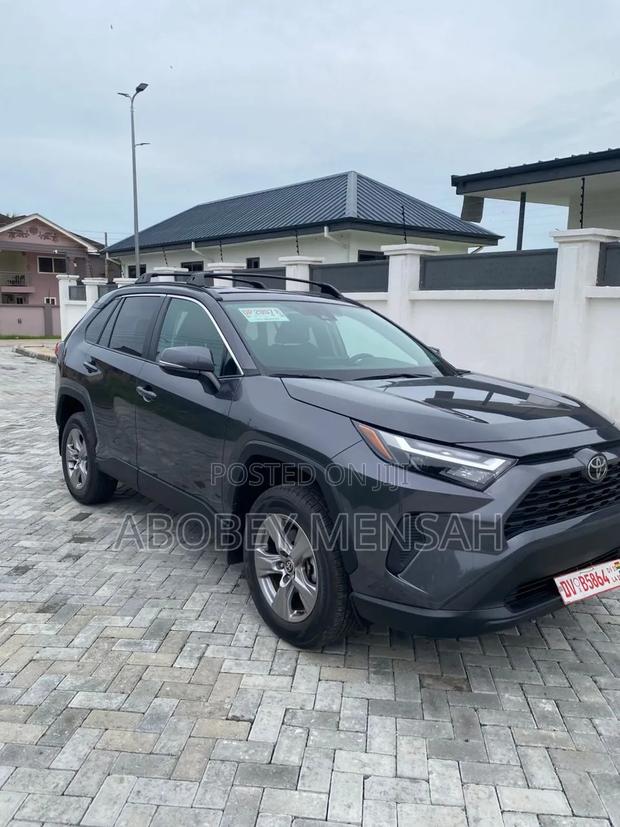 Toyota RAV4 XLE 2025 Gray