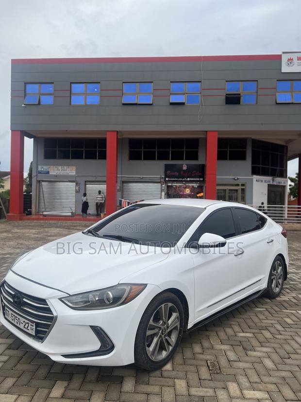 Hyundai Elantra SE Sedan FWD (2.0L 4cyl 6M) 2017 White